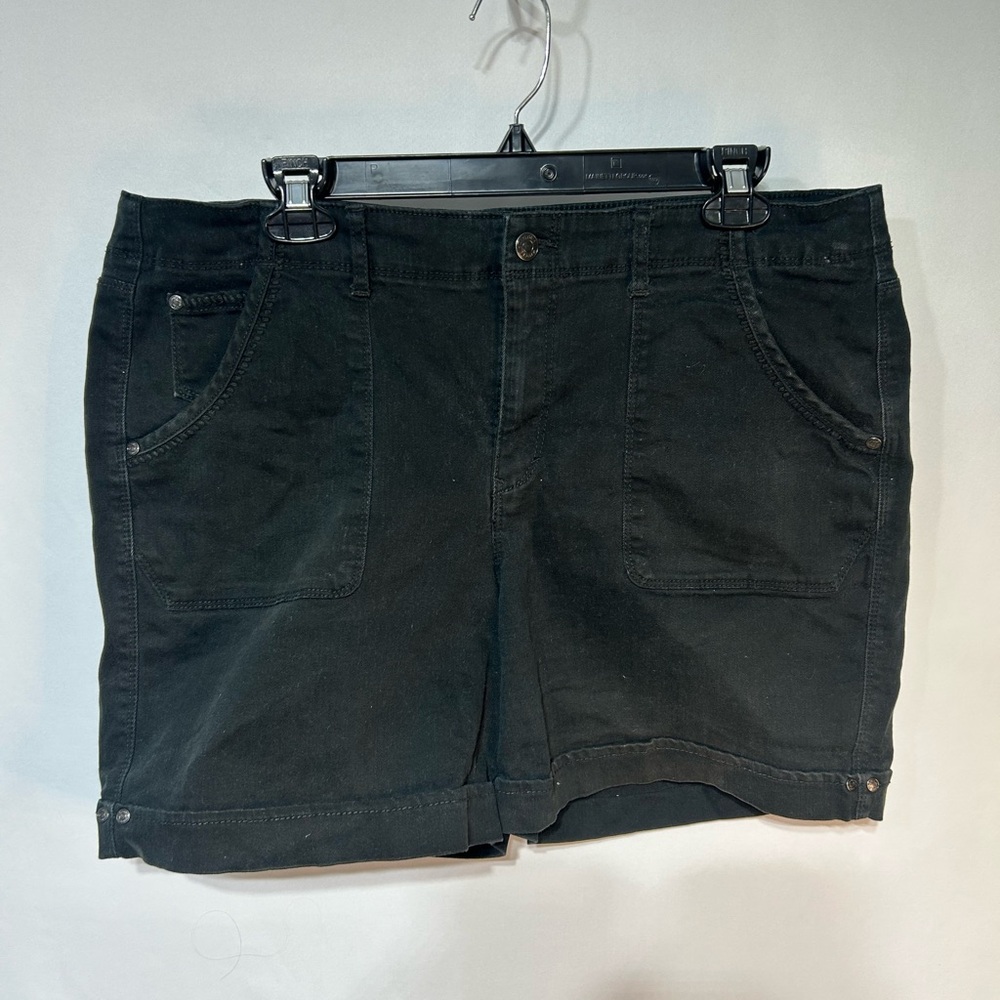 Slimming Short- Black Denim Shorts. Gloria Vanderbilt all around slimming effect